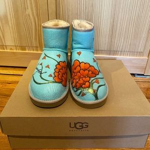 Cindy Crawford painted and autograph ugg boots